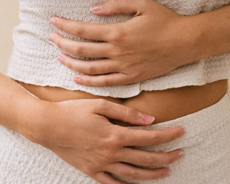 Ménopause et intestin irritable : pourquoi ce trouble digestif s’intensifie-t-il?
