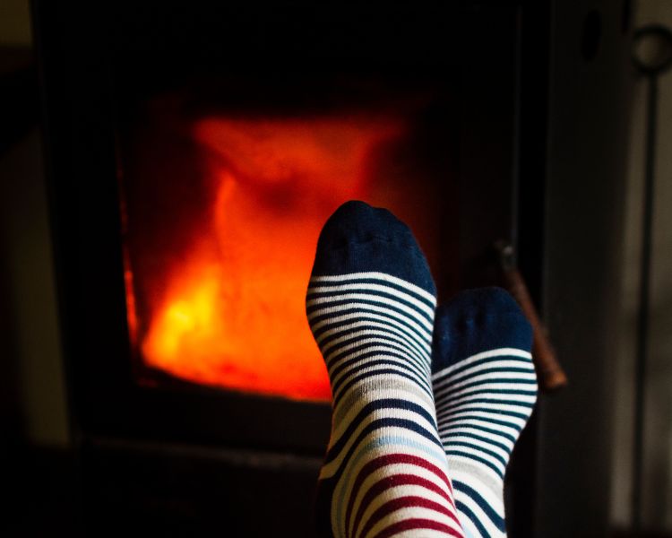 Ménopause et pieds chauds : causes et solutions.